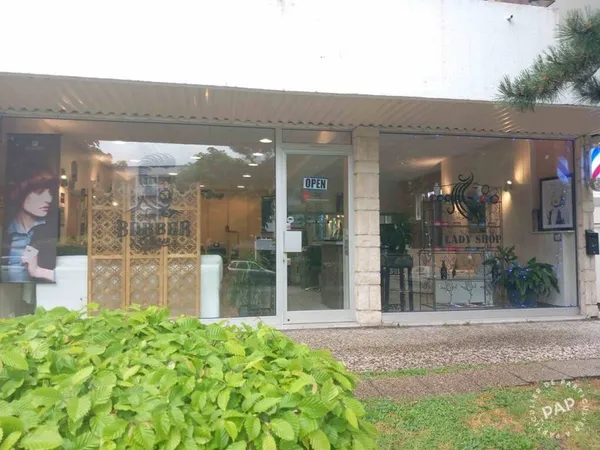 Local commercial 1 pièce 98 m²