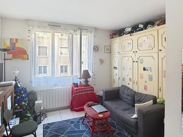 RUE BOILEAU / STUDIO DE 19 M2 VENDU LOUÉ.