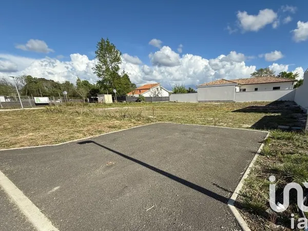 Terrain 700 m²