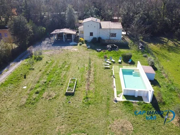 Villa type 5 avec piscine et annexes
