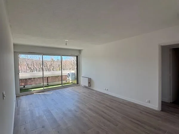 Location Appartement T2 I 58m2 I Entièrement renové I Balcon + place de parking