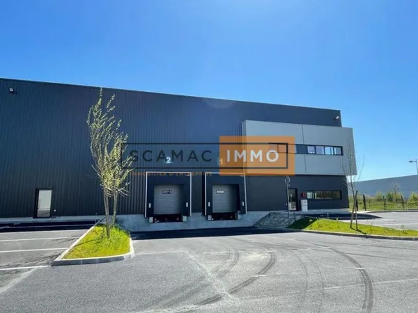 Local d'activités de 2204m²
