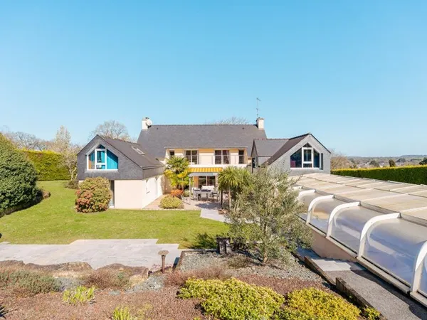 Maison familiale avec piscine et sauna sur les hauteurs de Malestroit
