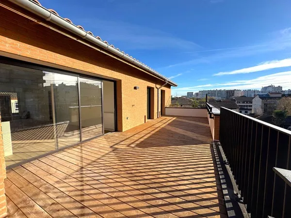Grand appartement 3 pièces de 81 m² SAINT MARTIN DU TOUCH avec grande terrasse de 48 m²