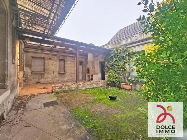 Maison 11 pièces 396 m²