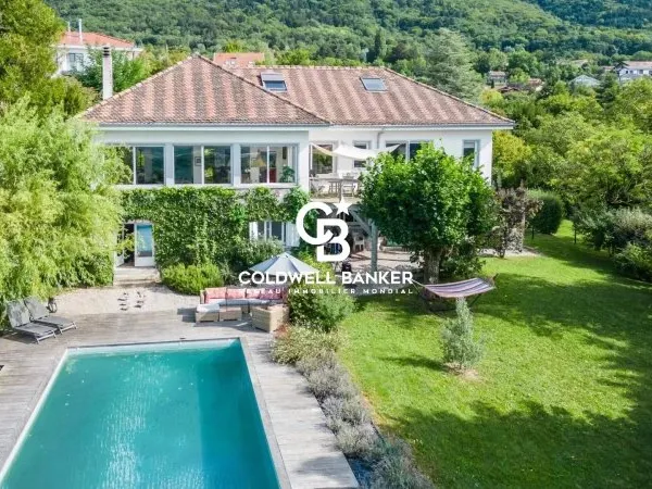 Maison 7 pièces 450 m²