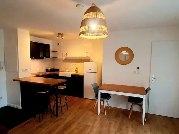Location T2 meublé de 42m2, Tassin-la-Demi-Lune, quartier de l'horloge