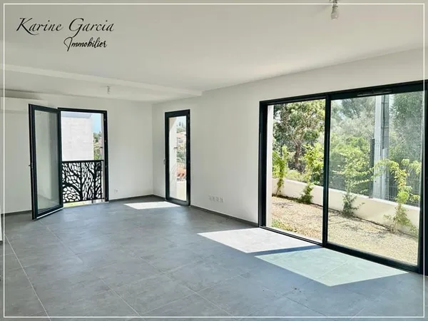 APPARTEMENT SIX FOURS LES PLAGES 3 pièce(s) 68.20 m2- TERRAIN 54 M² - GARAGE SOUS SOL