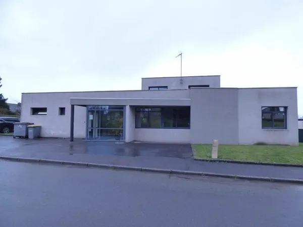 LOCAUX PROFESSIONNEL A LOUER