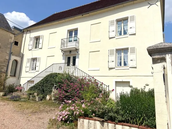 OUANNE 89560, jolie maison Bourgeoise avec ces dépendances,