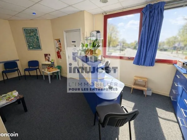 BUREAUX 70 m² BRUZ