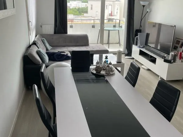 Apt 3 pièces dernière étage avec balcon et parking