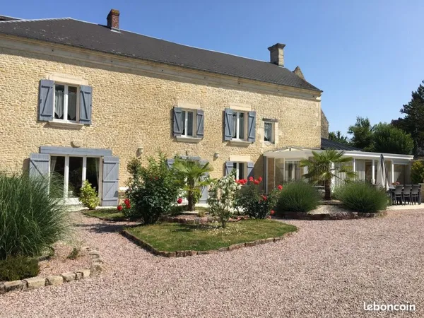 Grande maison de caractere en pierre