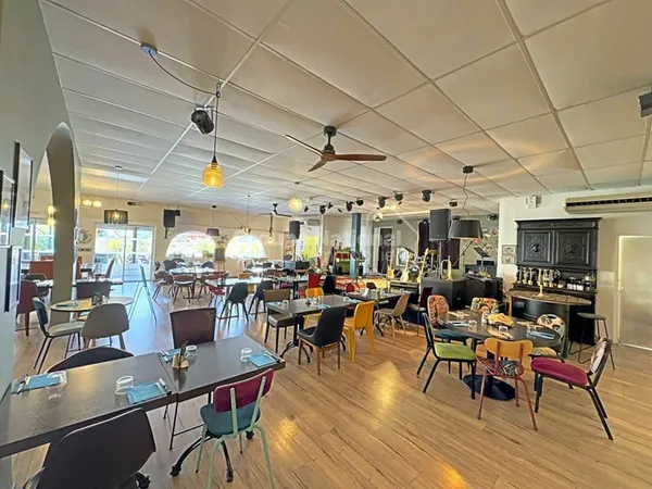 Fonds de commerce en restauration de 450 m² avec superbe exterieur