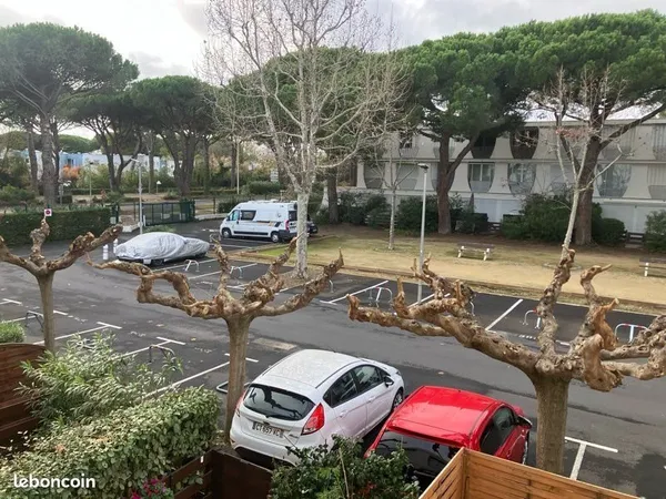 Vend parking avec arceaux