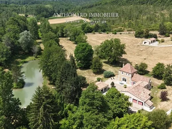 Ancien moulin, étang, sur 4ha