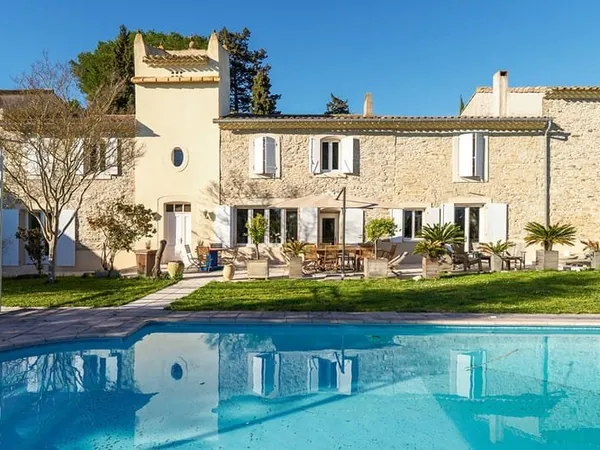 CARCASSONNE Superbe propriété avec vue Cité, parc, piscine, tennis, logements et dépendances