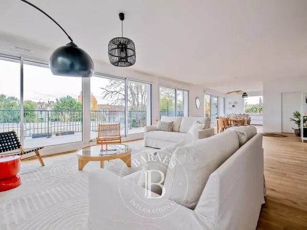 Bordeaux Croix Blanche - Appartement de 164 m² - Terrasse - Parking