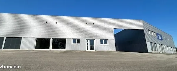 Local 325 m² Locminé