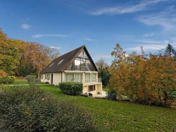 Maison 8 pièces 251 m²