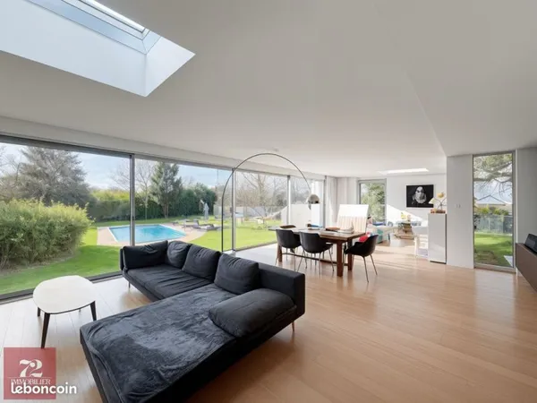 Propriété 7 pièces 232 m²
