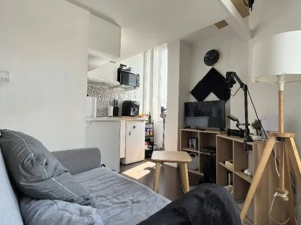 Studio Mezzanine non meublé - Quartier Hotel de Police