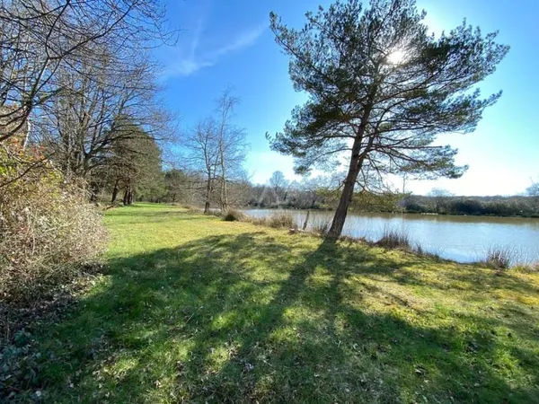 Plan d'eau Vente Saint-Brisson-sur-Loire  14822m² 69000€