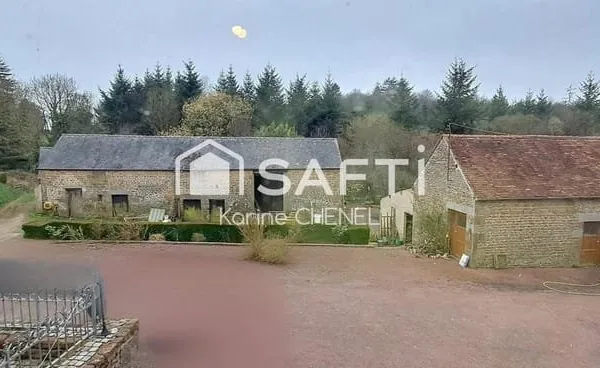 Ancien corps de ferme dépendances sur 2.4 hectares