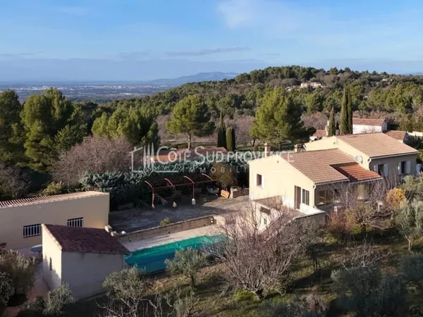 VILLA PISCINE GARAGE LA ROQUE SUR PERNES