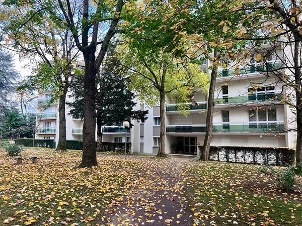 En résidence sécurisée T3 avec Ascenseur - Loggia - Parking