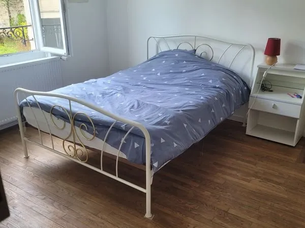 Chambre meublée