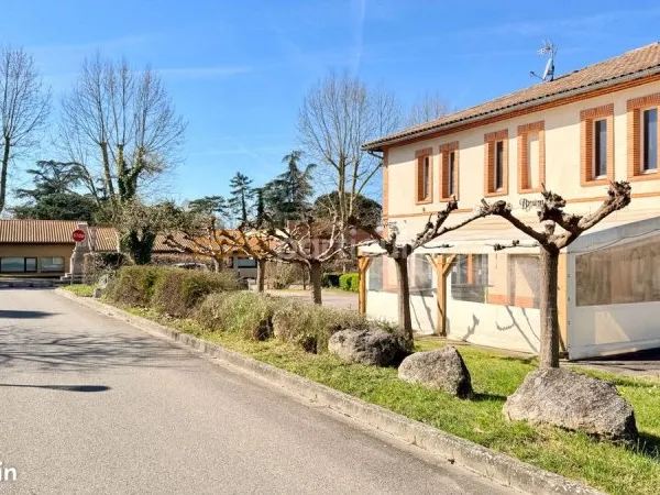 Commerce 300 m²