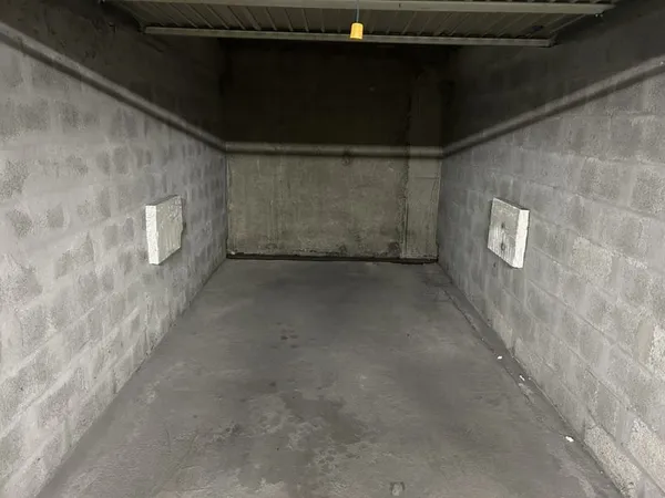 Garage - rue Challemel Lacour
