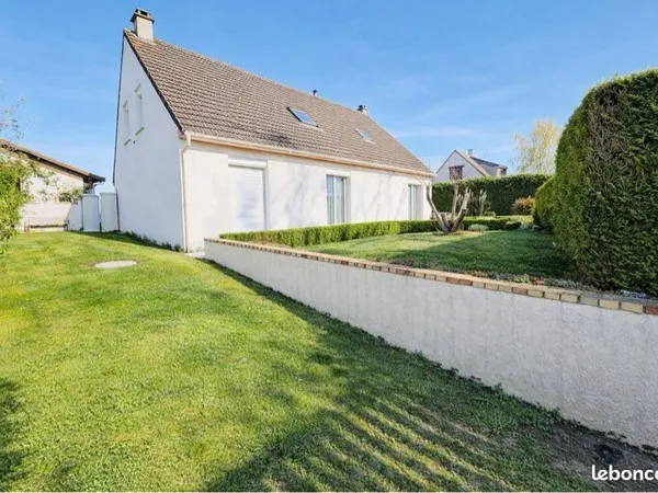 Maison familiale avec piscine, cuisine d'été et sous-sol total - Bueil