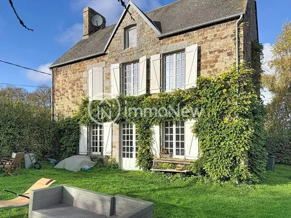 Maison en pierres avec dépendances sur un terrain de 1751 m