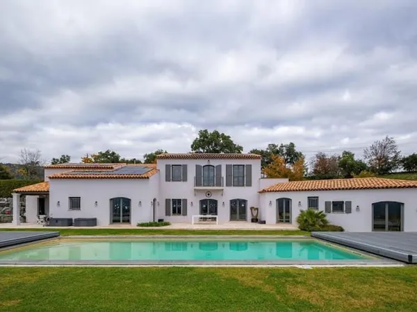 Villa 8 pièces 253 m²