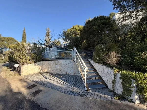 Terrain 301 m²