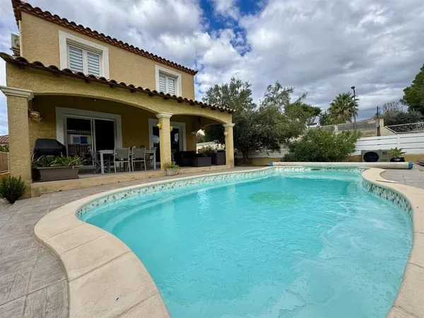 À vendre - Maison traditionnelle sur vide sanitaire à Mèze, trois chambres + bureau