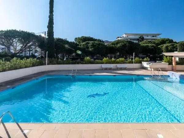 VENTE EN EXCLUSIVITE - FREJUS PLAGE - APPARTEMENT 2 PIECES AVEC GRANDE TERRASSE