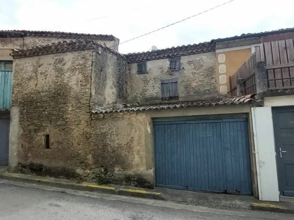 CARCASSONNE - MALVES EN MINERVOIS Bâtisse en pierre de 43m² à rénover