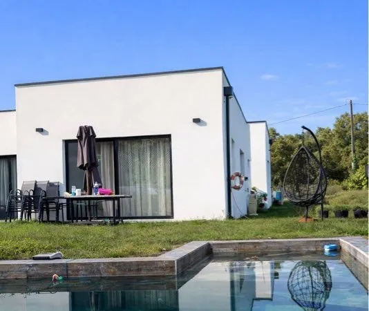 Magnifique maison familiale toit terrasse avec jardin et piscine
