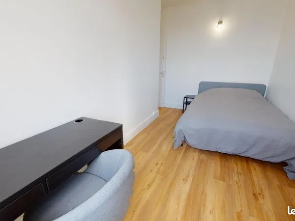 Chambre 5 pièces 80 m²