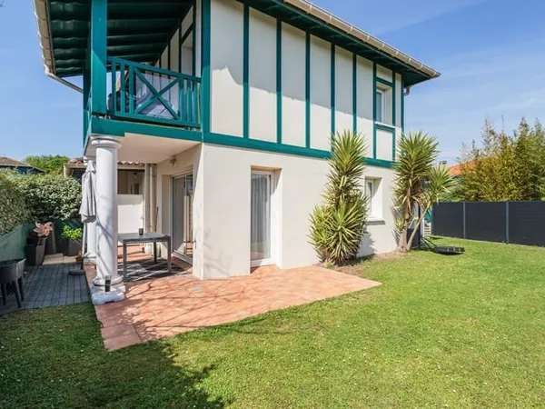Anglet, maison rénovée de type 5 avec garage et jardin