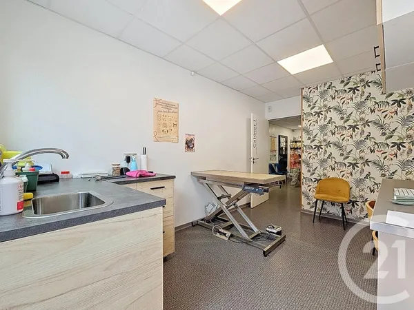Local professionnel 6 pièces 65 m²