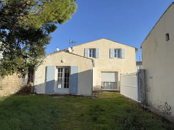 Maison charentaise avec jardin et dépendance