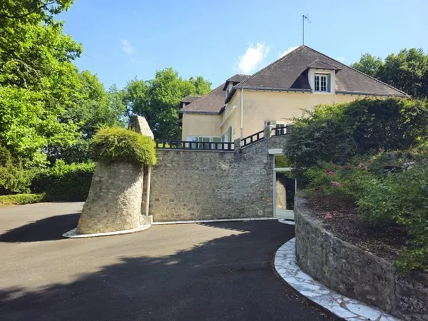 A 7 mn de Montlouis - Belle Maison 9 pièce(s) de 200 m2 - Su