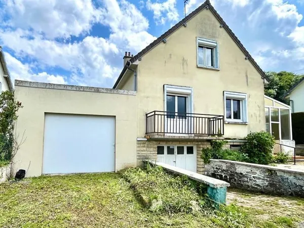 Maison 4 pièce(s) 113 m2 + 102 m² à aménager + Garages et Sous-sol