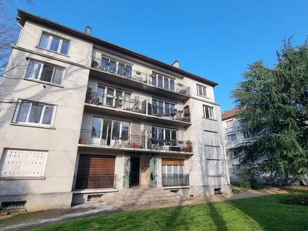 MAISONS LAFFITTE - Appartement 4 pièces de 79m2 + Cave et parking extérieur