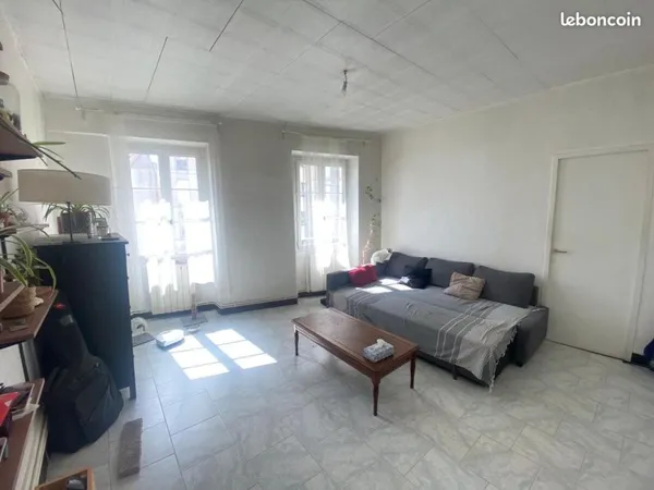 T2/T3 meublé, Rue perrin Solliers (13006), 62 m², 3é étage sur 3 sans ascenseur, au calme, pas de ca