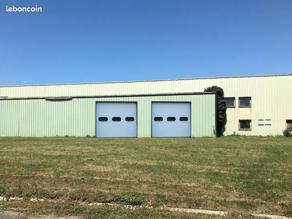 Local industriel 755 m²